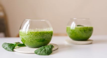 Prepara un rico batido verde para desintoxicar el cuerpo mientras bajas de peso rápidamente