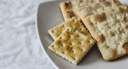 Prueba estas crujientes galletas saladas saludables sin harina con tan solo 2 ingredientes