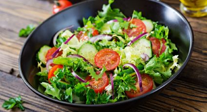 Estos son los ingredientes que NO debes añadir a las ensaladas para que sean saludables de verdad