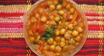 Garbanzos con patatas, la receta ideal para cocinar en la semana de manera sencilla