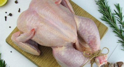 ¿Se lava o no se lava el pollo? Esto es lo que dicen los expertos para prevenir enfermedades