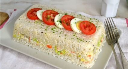 Pastel frío: Sorprende a tus invitados con esta receta fácil de ensaladilla de arroz