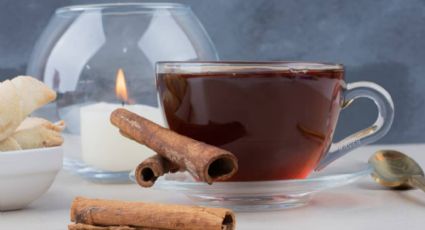 Así puedes preparar una infusión de canela con laurel para bajar de peso mientras duermes