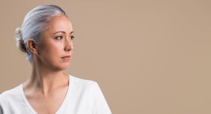 ¿Cómo disimular las canas en mujeres mayores de 40 años? Prepara esta infusión para lograrlo