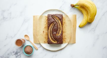 Postre sin azúcar: prepara este delicioso panqué de plátano con chocolate en microondas