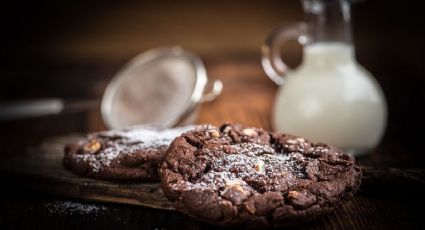 Postre sencillo: hornea las mejores galletas de chocolate con 1 ingrediente secreto que te encantará