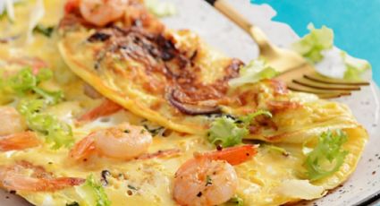 Prepara esta tortilla de gambas en menos de 15 minutos para disfrutar de una cena fácil y saludable