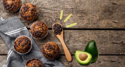 Postre saludable: Prepara estos muffins veganos de aguacate con chispas de chocolate