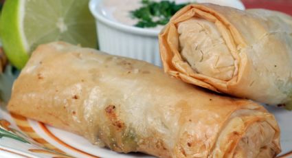 ¿Tienes masa filo? Prepara estos palitos con queso crema para el picoteo