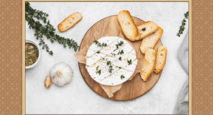 Receta de bizcocho salado: Prepara este crujiente pan de ajo relleno de queso y perejil