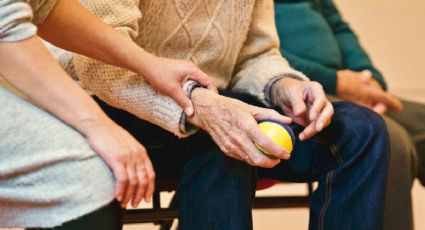 Una cucharada de esta mezcla de frutos secos ayudará a aliviar síntomas de la osteoporosis