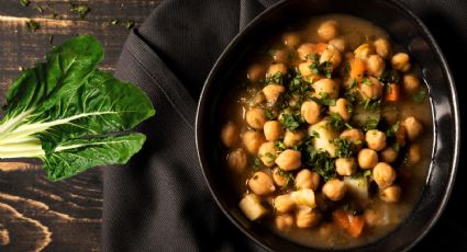 Receta de Karlos Arguiñano: Ahorra unos euros con este guiso con garbanzos y acelgas