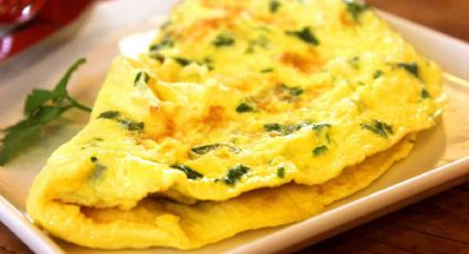 Cena ligera: Prepara un rico y saludable omelette de espinacas en menos de 5 minutos