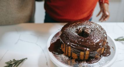 ¿Con qué ingredientes de cocina puedo sustituir la leche en una receta de bizcocho esponjoso?