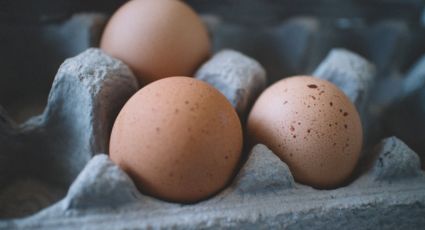 El verdadero significado de los números impresos en los huevos y cómo afecta a tus platillos