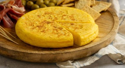 El ingrediente que tienes que añadir para que la tortilla quede gorda y jugosa