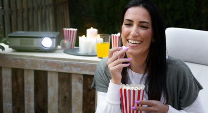 ¿Cómo hacer palomitas de maíz dulces para disfrutar de una película en casa?