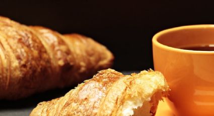 Prepara un rico croissant de chocolate en la freidora de aire para la cena