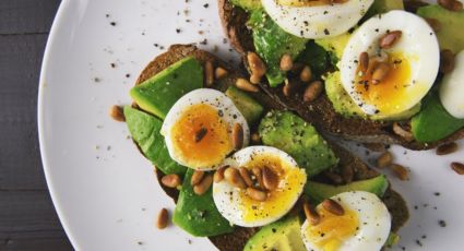 Ensalada de judías con aguacate y huevo, la cena perfecta para después del gimnasio