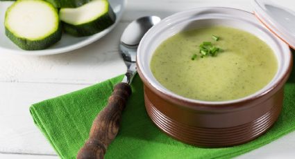 Crema de calabacín y garbanzo, la receta rápida para esos días de apuro