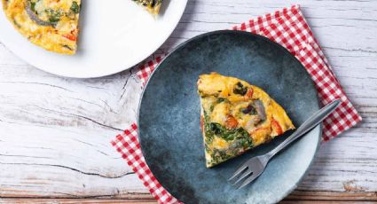 Frittata italiana, la mejor receta con tortilla de calabacín a los 3 quesos