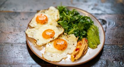 ¡Más saludables! Así es como puedes hacer huevos fritos sin usar sartén