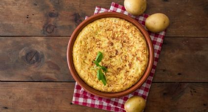 Te encantará esta tortilla de patata rellena de cecina y queso de cabra