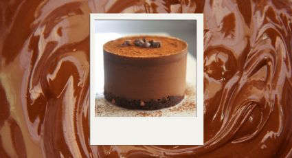 Esta tarta cremosa de chocolate solo tiene 2 ingredientes