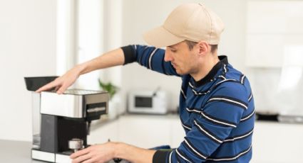 ¿Lo haces de la forma correcta? Así es cómo debes lavar la cafetera con un solo ingrediente