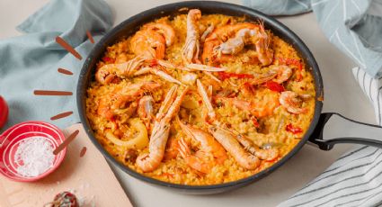 ¿Cuánto arroz necesitas para hacer paella de mariscos con un socarrat perfecto?