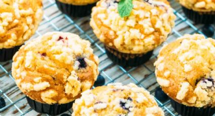 Disfruta un desayuno saludable con las magdalenas de avena con frutas y chocolate