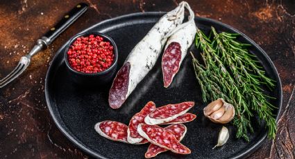 ¿Es saludable comer la capa blanca del fuet y salchichón? Esto dicen los expertos