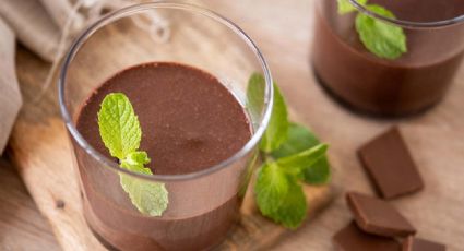 Con pocos ingredientes y en 30 minutos, la receta del mousse de chocolate sin huevo