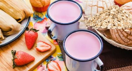 Sacúdete el frío con un clásico atole de avena con fresas que será la bebida caliente ideal para días lluviosos