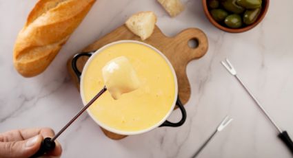 ¿Cómo hacer una fondue de queso gruyere y emmental perfecto?