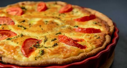 Quiche caprese, la tarta salada de tomate, mozzarella y albahaca más fácil de hacer