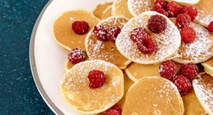 Tortitas mini con fresas, el desayuno más rico y sano para preparar en vacaciones