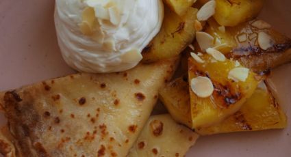 Crepes tropicales de mango y piña, el desayuno saludable perfecto para la primavera