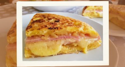 Reinventa el desayuno del día de la tortilla de patatas agregando queso y jamón serrano