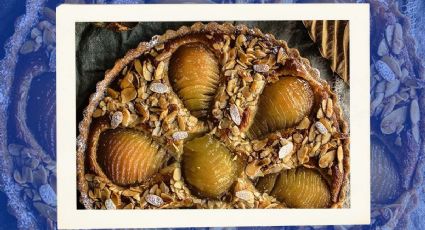 Hornea la tarta Bourdaloue con peras y almendras,una receta de la abuela francesa