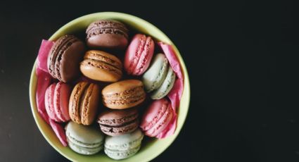 La receta francesa para hacer macarons, un bocado dulce y elegante