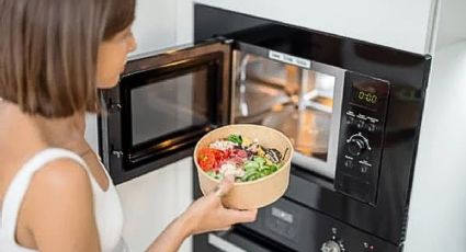 ¡Ni lo intentes! Los alimentos que JAMÁS deberías meter al microondas