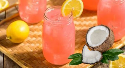 Prepara una refrescante limonada rosa de coco para mantenerte hidratado