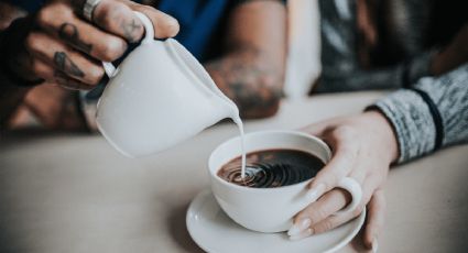 Disfruta de un café con leche al estilo español, perfecto para comenzar con energía