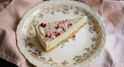 Cheesecake de galletas con pepitas de chocolate, el postre sin horno ideal para el calor