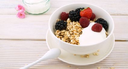 3 recetas de avena nocturna con fruta fresca para disfrutar de un desayuno rápido