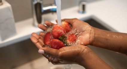 El truco para desinfectar las fresas de forma correcta con un ingrediente de cocina