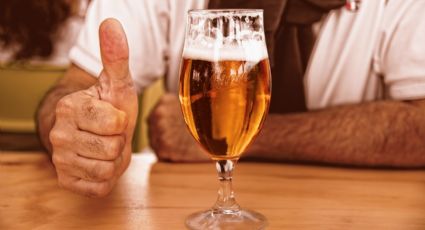 ¿Con o sin espuma? Esta es la forma correcta de servir una cerveza