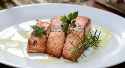 Salmón con mantequilla, una receta sencilla y saludable en minutos