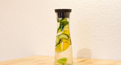 ¿Qué le sucede a tu cuerpo si tomas agua de pepino con limón todos los días?